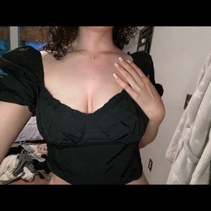black puff sleeve crop top